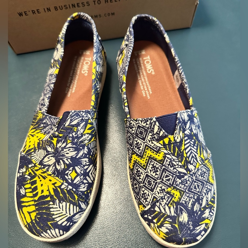 Toms New Avalon Size 6.5